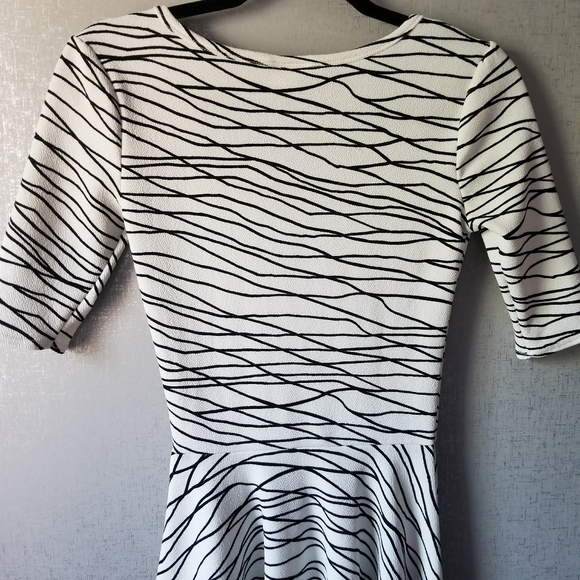 Lularoe Nicole Classy Printed Minimalist Dress XXS - Picture 9 of 11